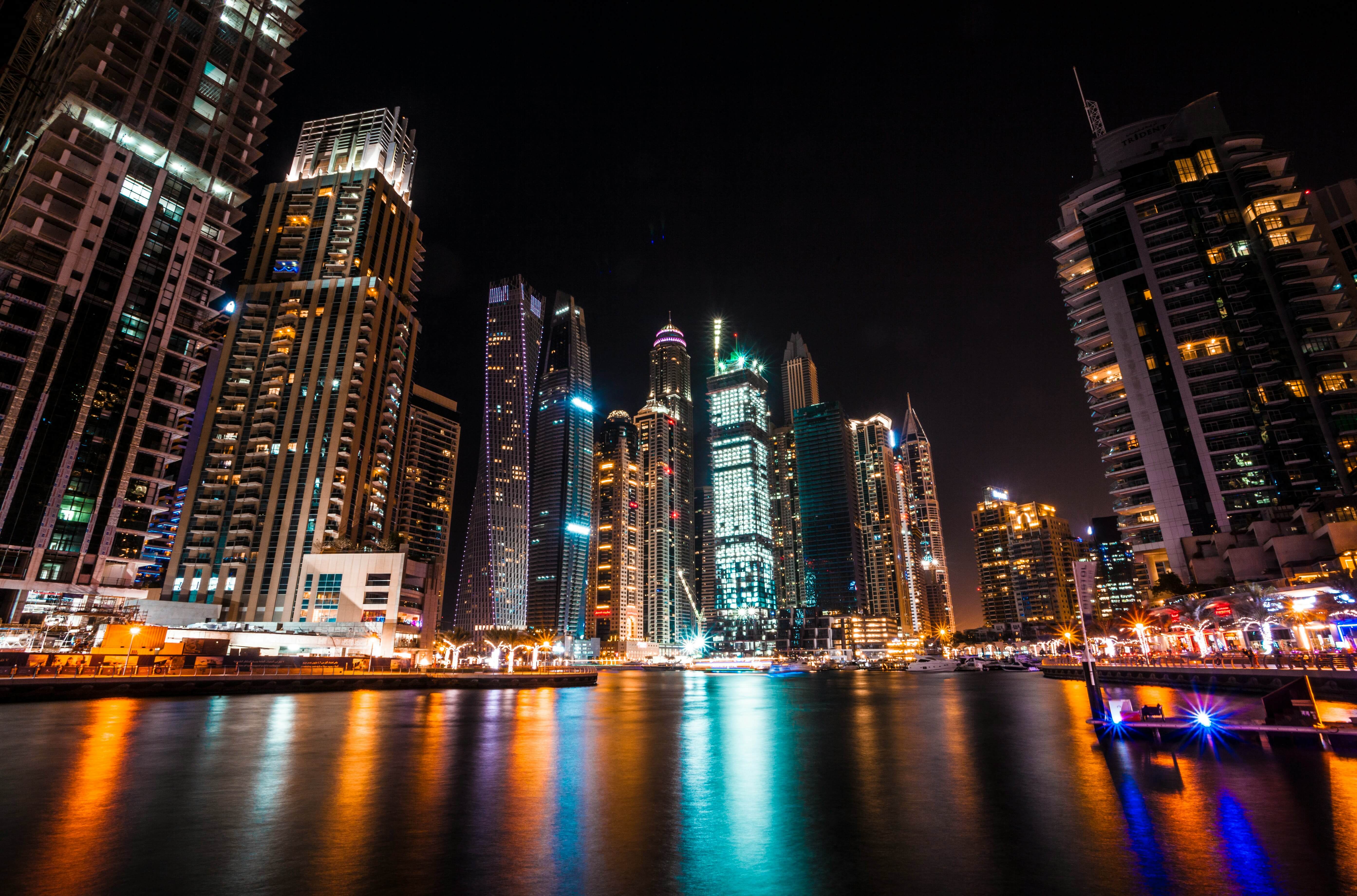 Dubai skyscrappers lighting up the city at night