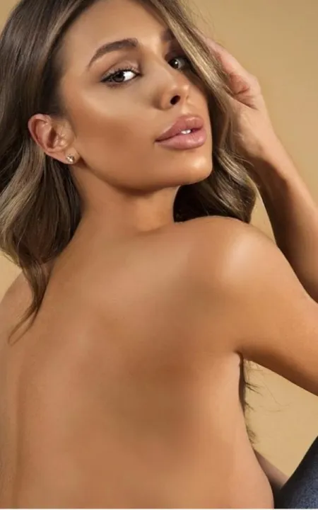 Rochelle looking back at you 