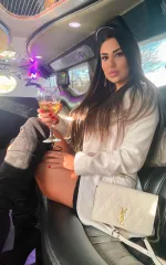 Serena in her limo 