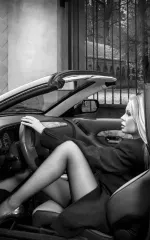 Joanna Bujoli driving her car 