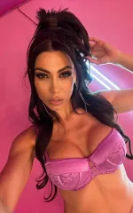 Maelle taking a selfie 